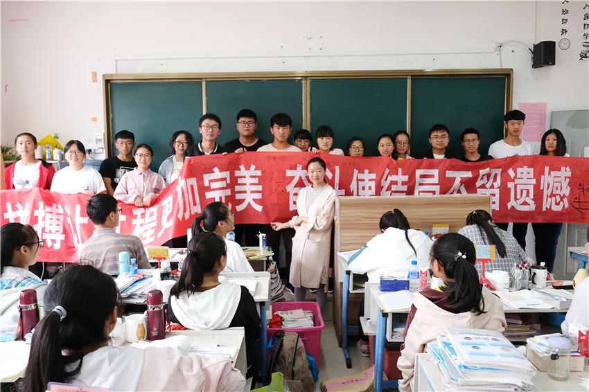 原創太精彩雲南曲靖會澤茚旺高級中學高一高二學生齊祝高三考生金榜題