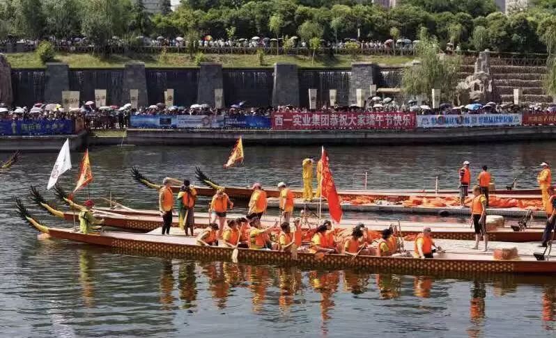 2006年是北白象龙舟竞渡最热闹的一年.
