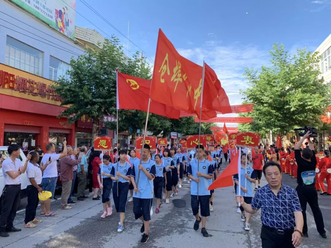 新洲一中二中三中四中万人送考