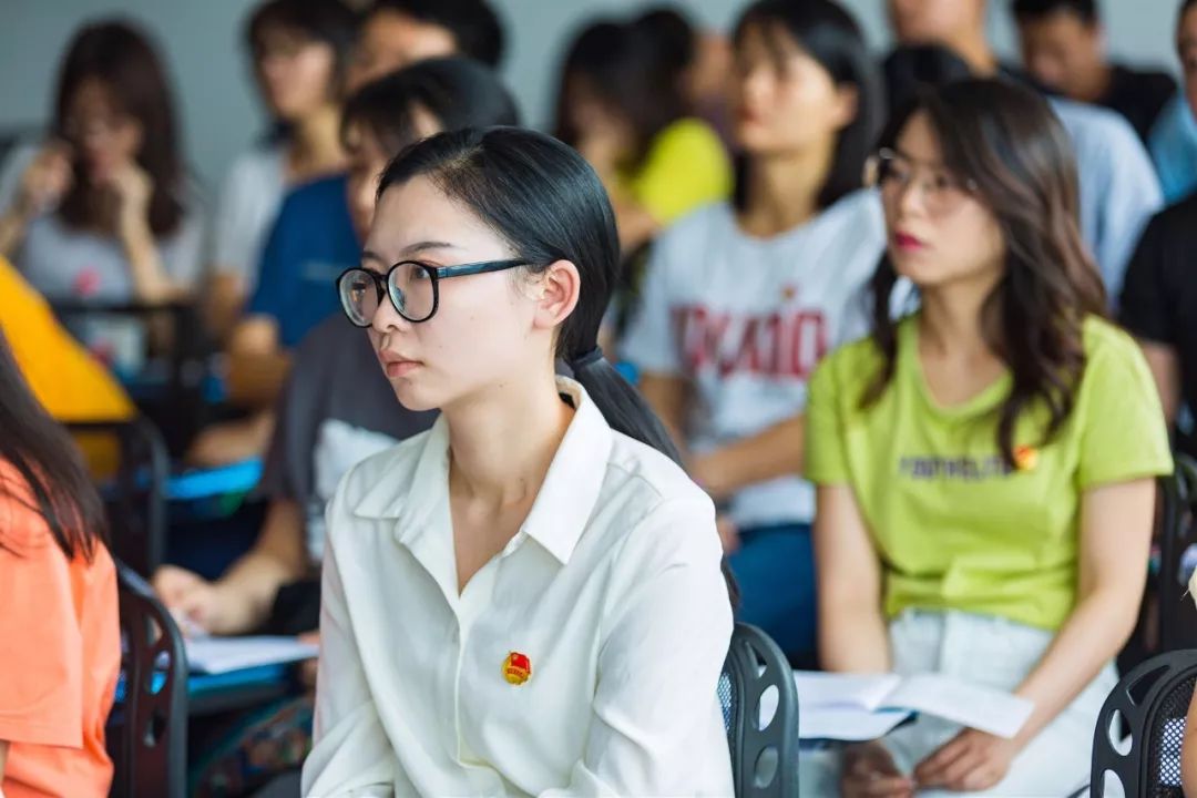 熊娟在开班讲话中强调,团干部们要在提高综合素质上下功夫,要热爱学习
