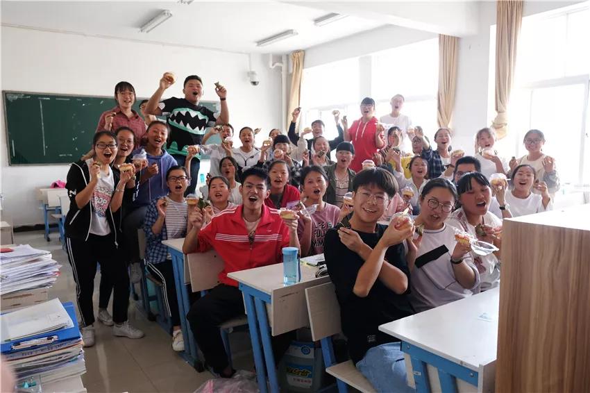 原創太精彩雲南曲靖會澤茚旺高級中學高一高二學生齊祝高三考生金榜題