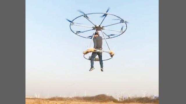 中国农民自制无人机变身载人机