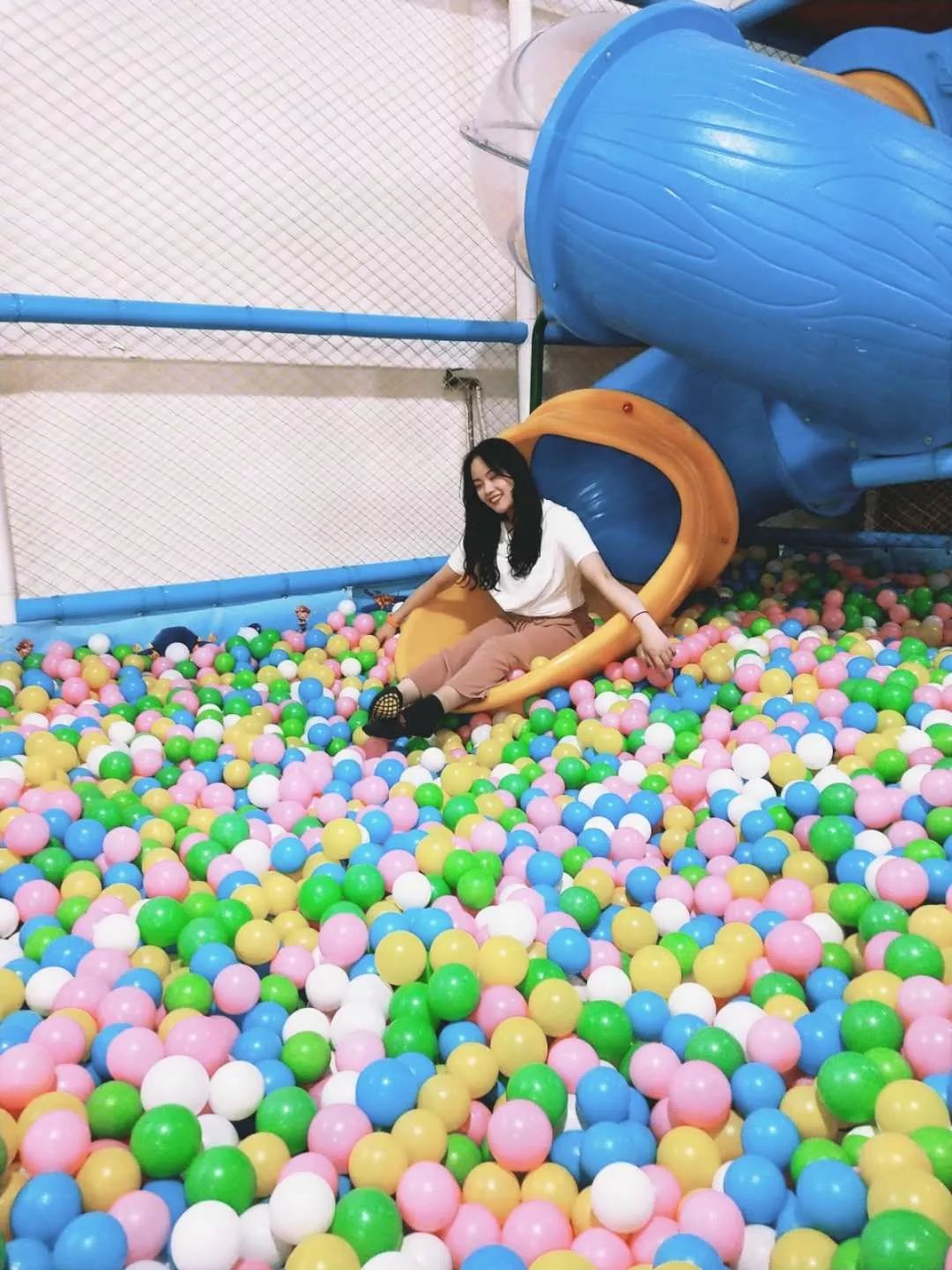 兰州首家抖音网红蹦床公园,一不小心就玩疯了!