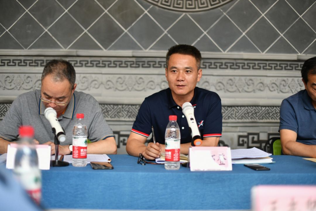 陈丰松向与会人员汇报市2018年非遗保护工作总结和201