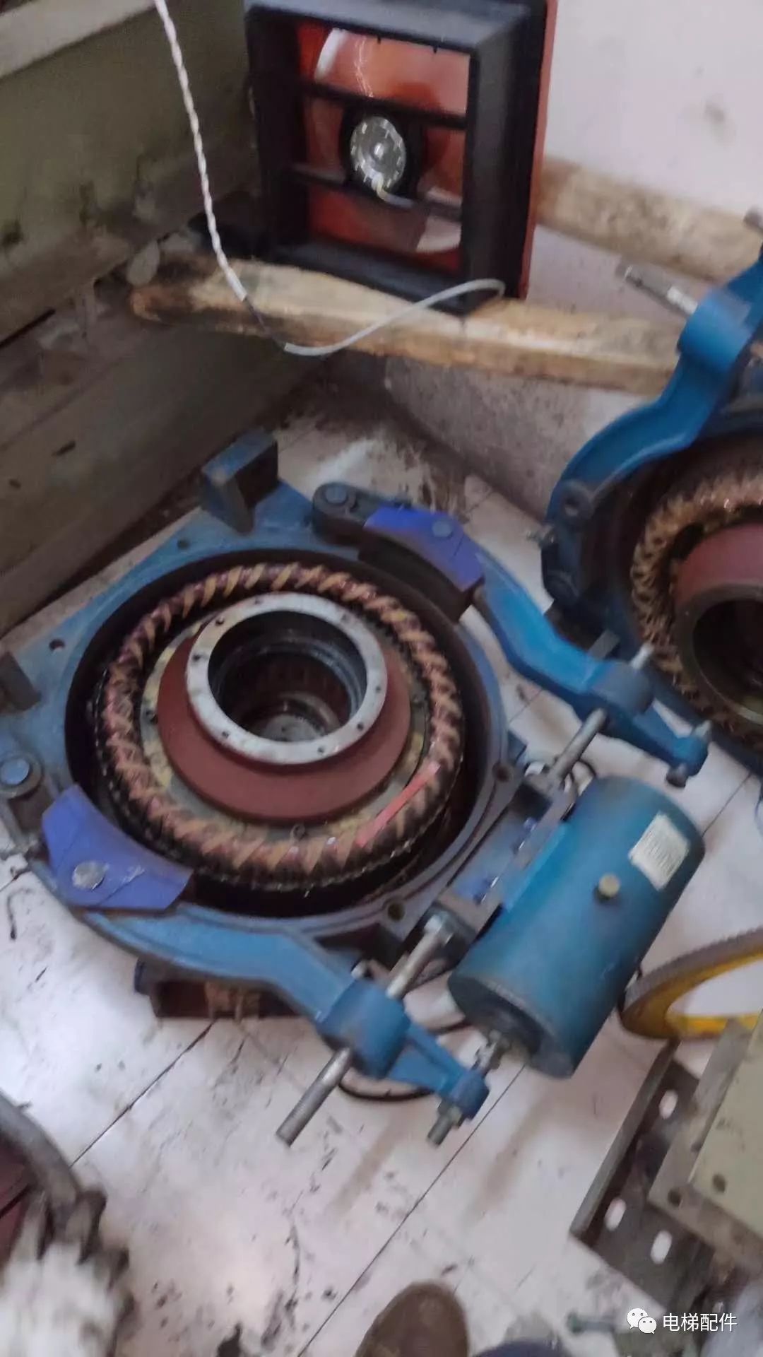 换主机轴承10做安全联动,安全钳拉杆脱了,又别走形了11准备拼厢,下次