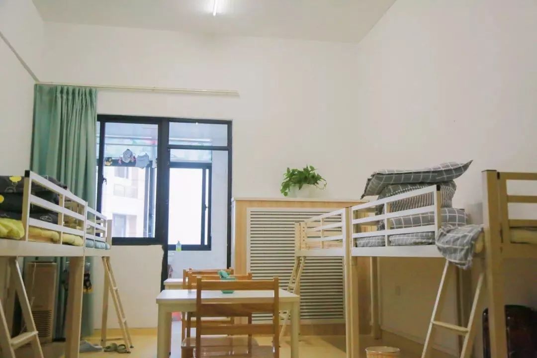 贵阳海嘉寄宿制优势:设施完备,四人间配置,直饮水,暖气直通宿舍,24