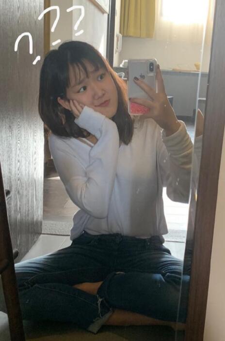 主持人李静15岁女儿近照,长相清秀打扮成熟似妈妈年轻时翻版