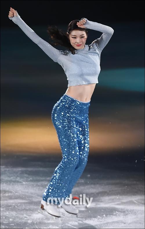 韩国滑冰金妍儿图片