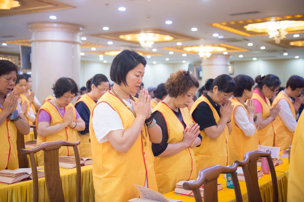 端午节光孝寺菩提义工团举行诵经共修活动