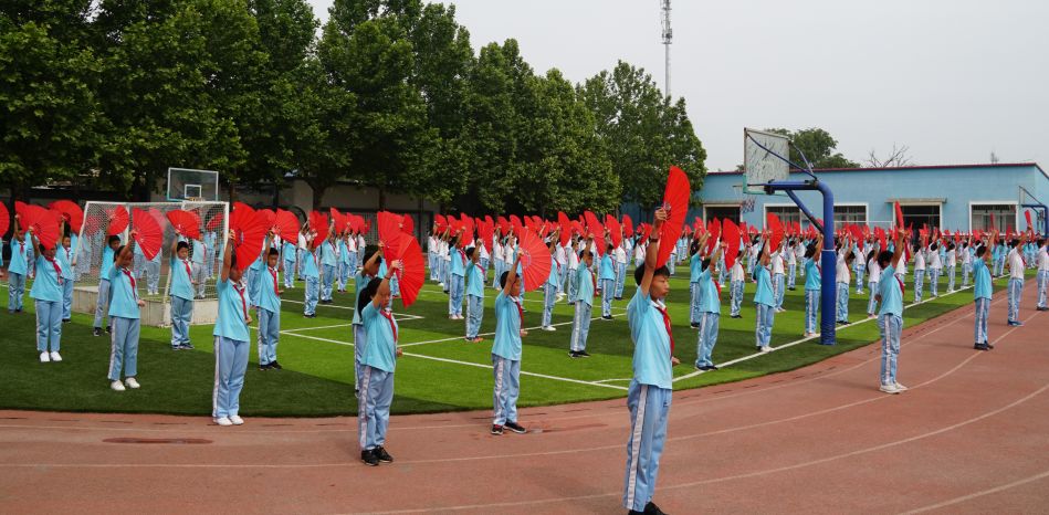 2015年12月,原永丰中心小学与原宏丰小学合并为永丰中心小学.