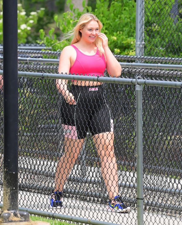 微胖超模iskralawrence打扮更吸引人状态太好了