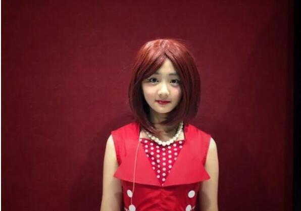 其实,黄多多想长大的迹象早就有了,她之前就戴着