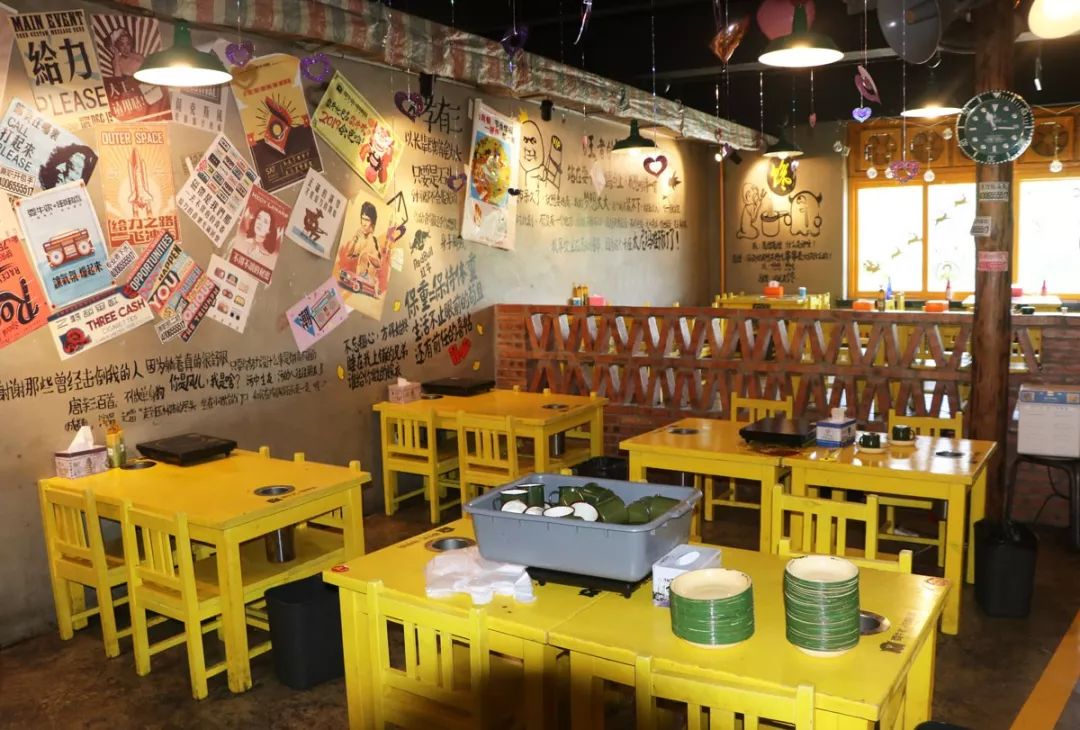 通州这家很黄很暴力的串串香店竟然让我穿越去80年代的街头次cuán