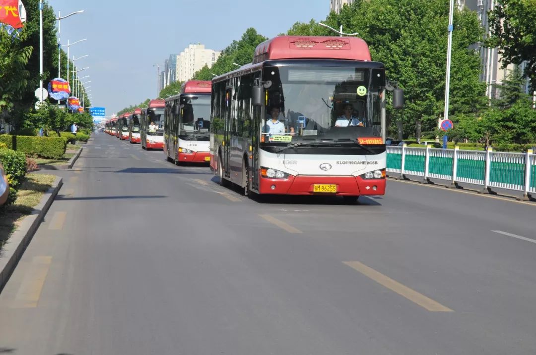 雷鋒車隊,公交車隊靜候佳音團幹部為高考加油助威前路漫漫,餘生還很長