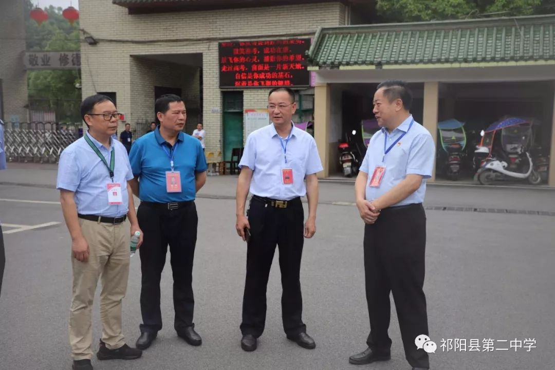 县委书记周新辉亲临祁阳二中考点督查