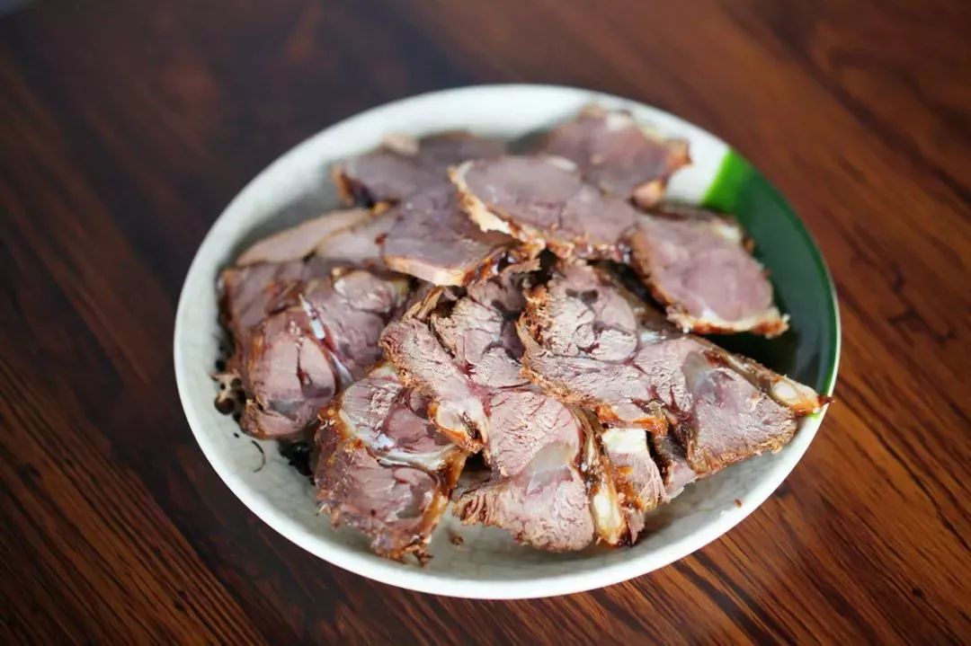 鸡翅：餐桌上的美味探索