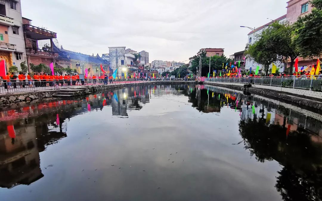 昨夜厚街旱龙大赛燃爆桥头夜空