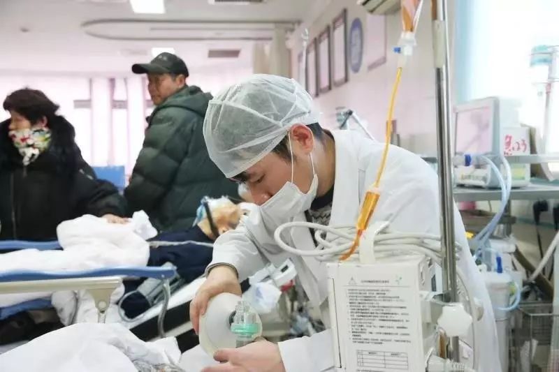 硕士研究生在读,江苏省南通市南通大学附属医院急诊科护士
