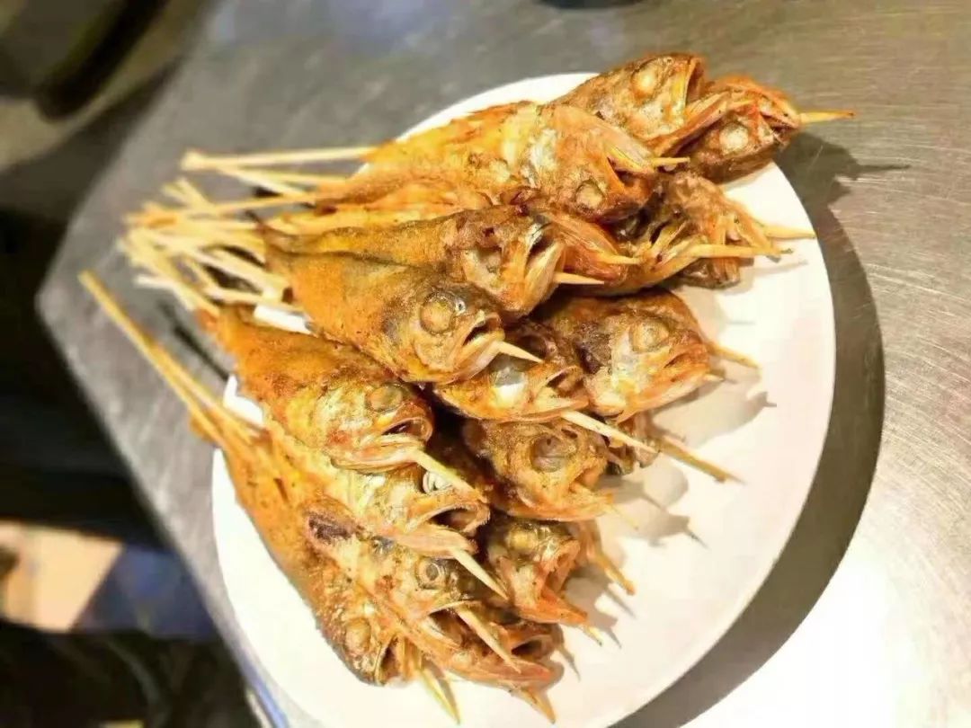 烤串界新秀请你吃烤串现场还有网红小黄鱼免费送
