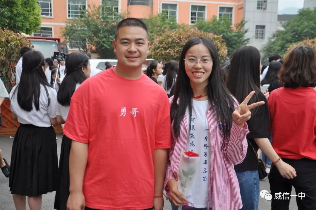 毕业照,为青春留下最美的注脚!威信一中2019届毕业留念