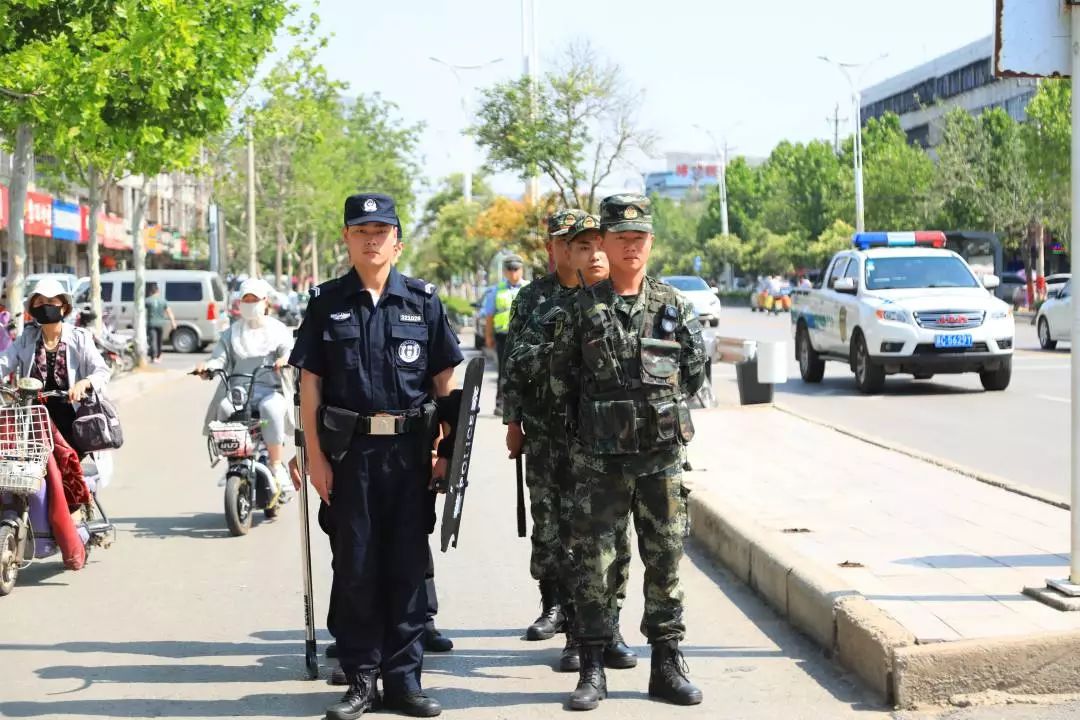 直击丰县高考首日大量现场图场面壮观2886名学子走进考场加油