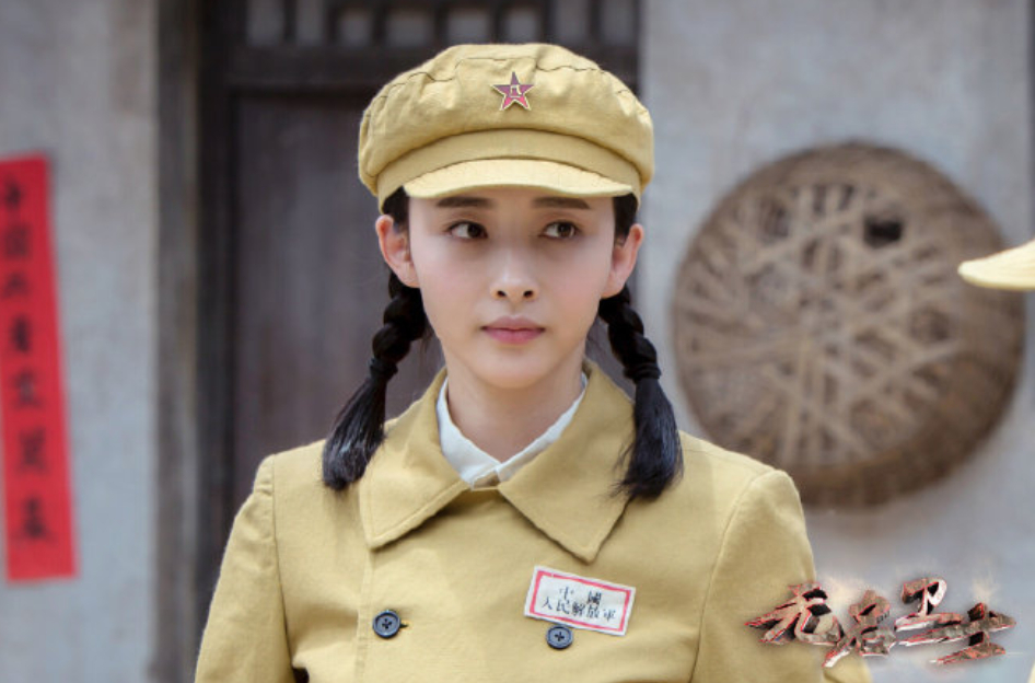 的确值得商榷,剧情中特务袁山是一号嫌疑人,他已经知道李文蕾是公安了