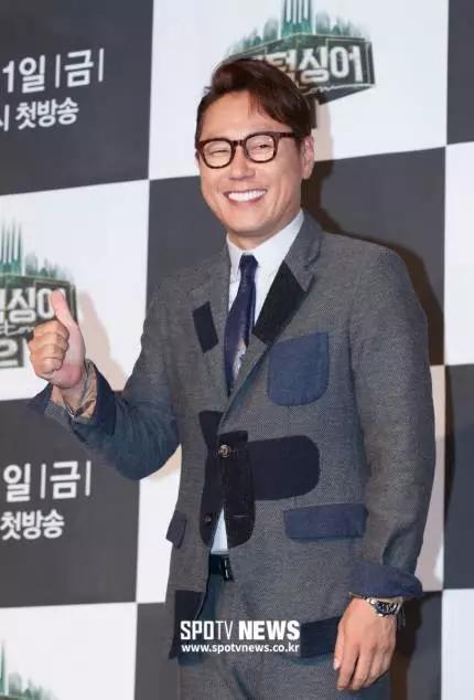 尹钟信参演了12年radiostar半途退出集中于音乐活动