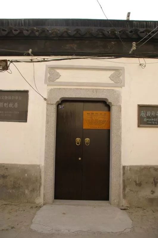 因此,这里可称为是史学界的"圣地",虽然没有开放,但站在顾颉刚故居