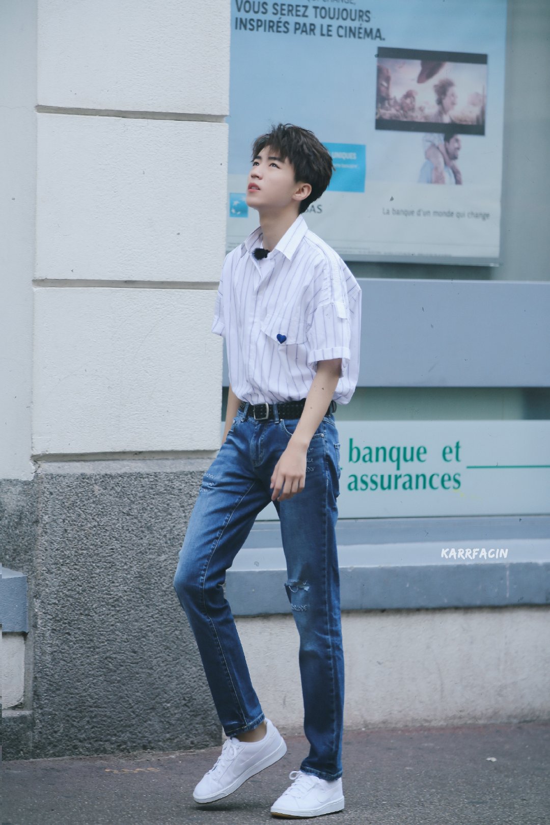 王俊凯身材黄金比例协助粉丝答对高考题