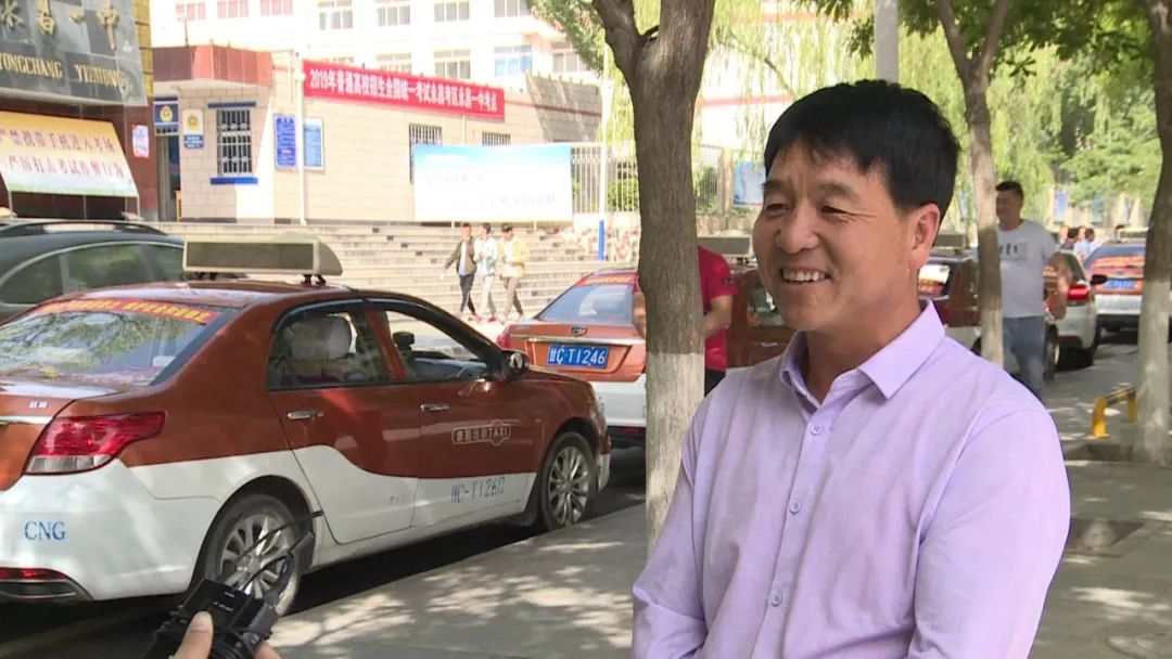 高考学生家长 杨昌武高考临近,考生家长当然希望自己的孩子能够顺顺利