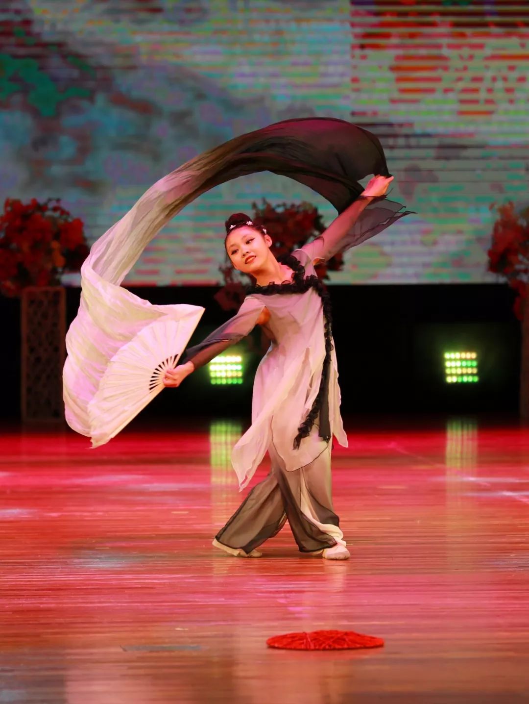 张烁--古典舞《如烟》061.赵天娇--爵士舞《躲猫猫》060.