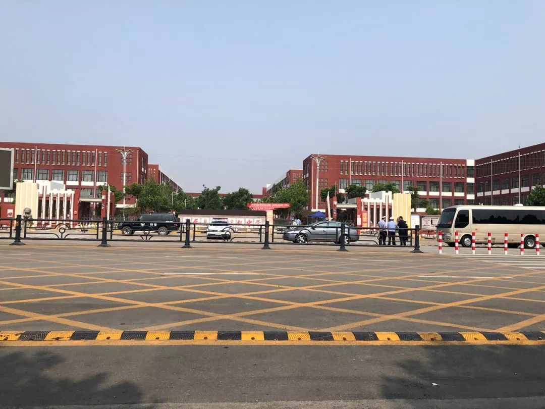 直击南乐高考现场,总有一个画面打动你

!