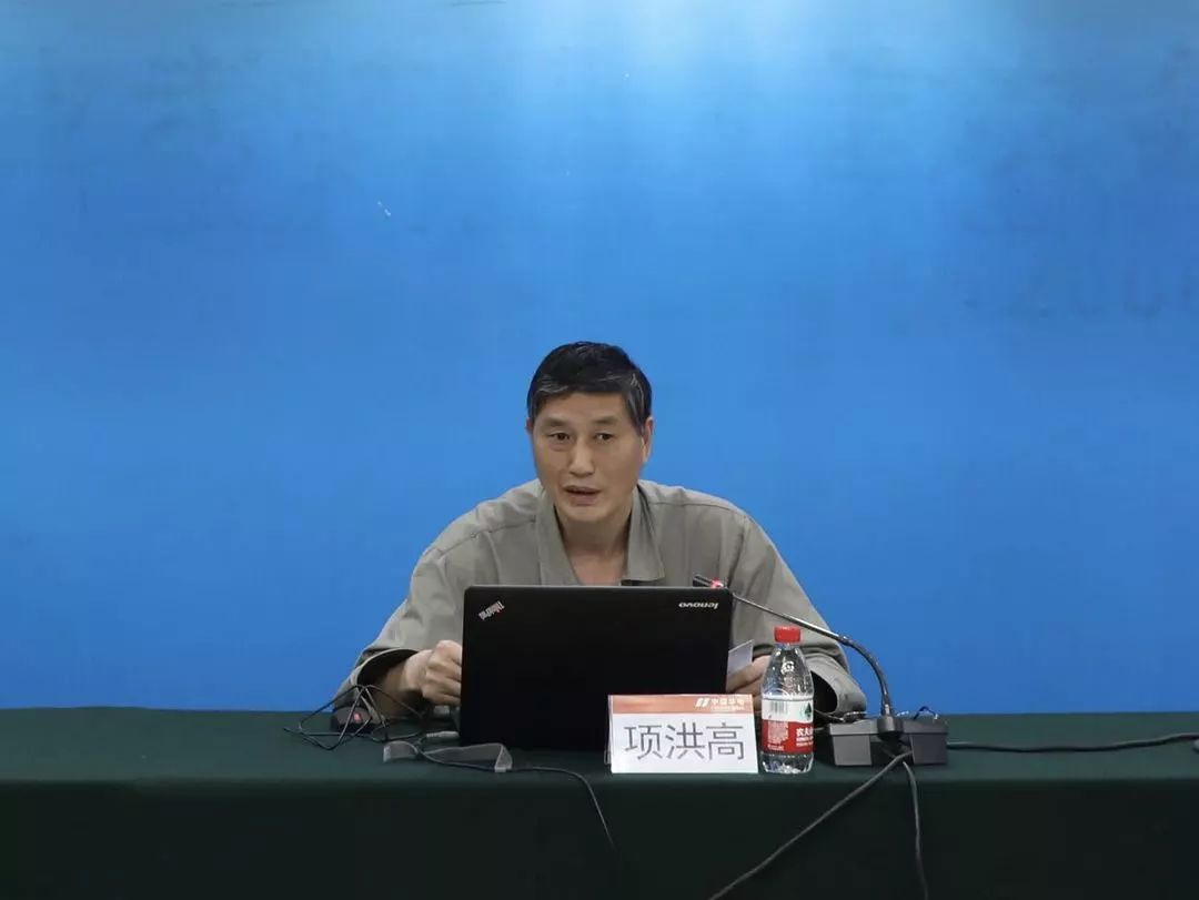 项洪高围绕"严于律己做人,清正廉洁做事"主题,从"立,清,勤,慎"四个