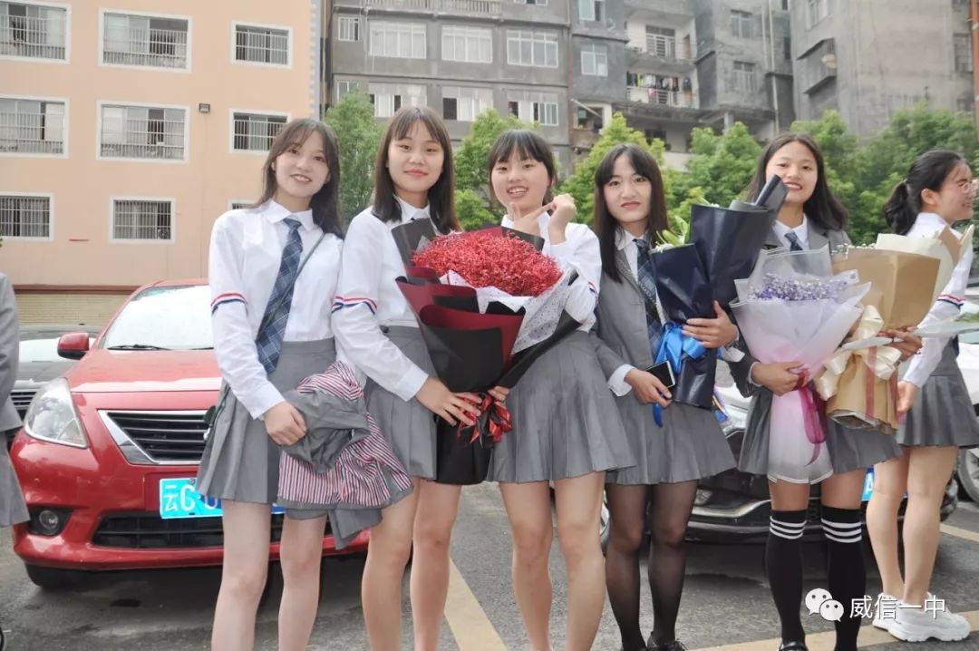 毕业照,为青春留下最美的注脚!威信一中2019届毕业留念