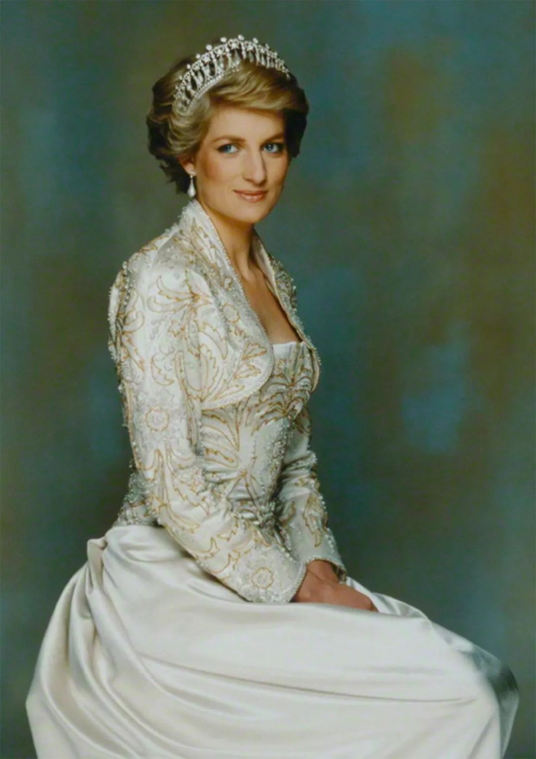 原创戴安娜去世后斯宾塞皇冠再未出现只剩珍珠泪在凯特头上闪光