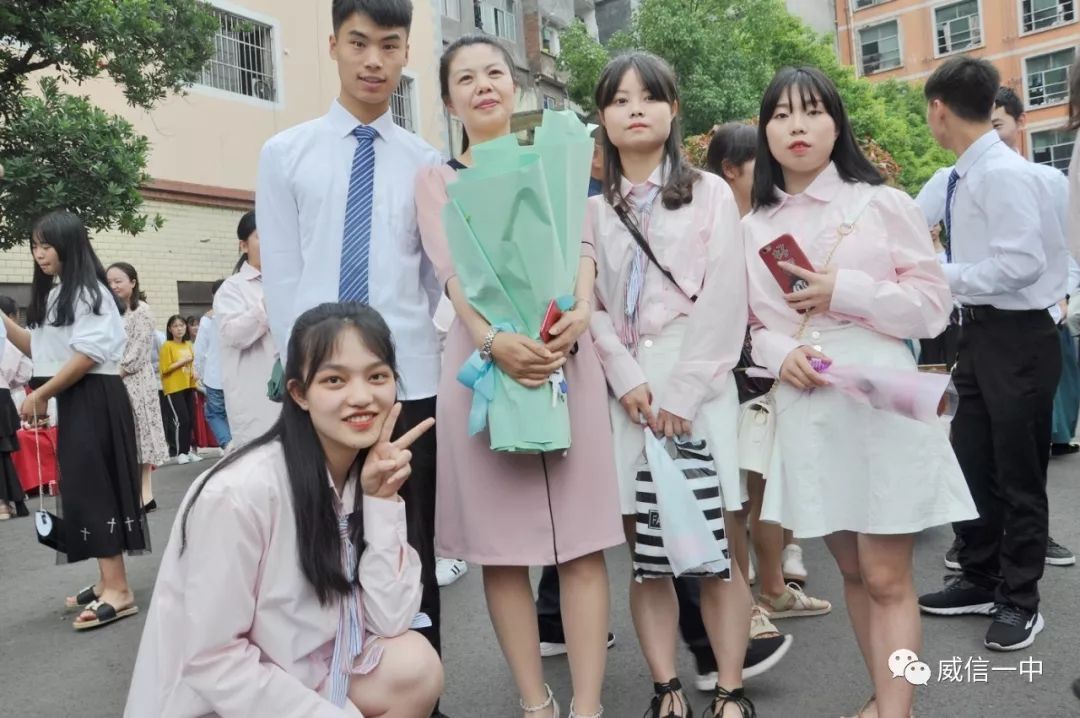 毕业照,为青春留下最美的注脚!威信一中2019届毕业留念