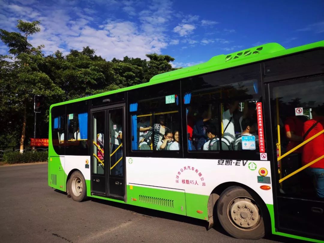 云浮高考现场直击!为他们加油吧!