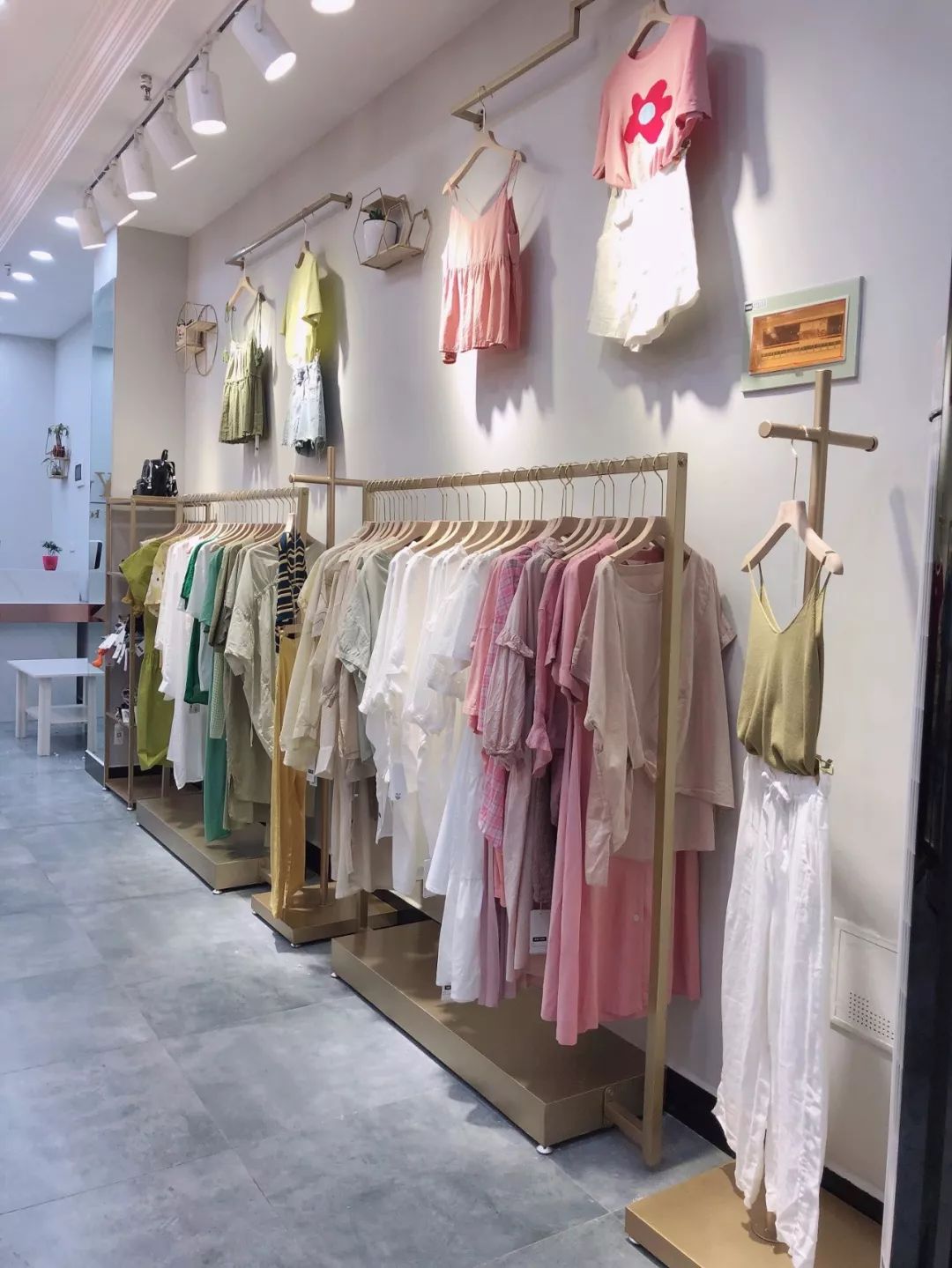 新店开业古月女装你的衣柜永远缺一件衣服