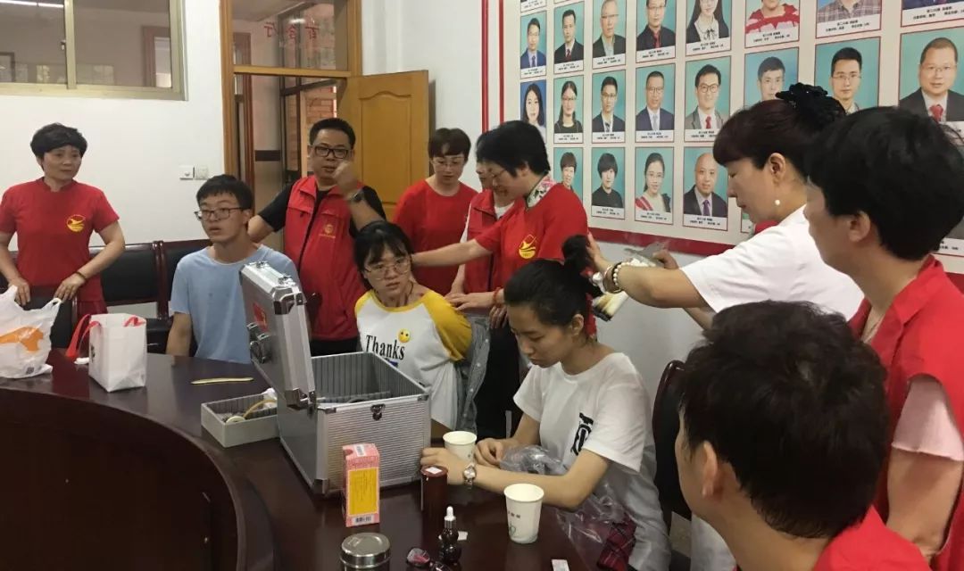 共青团三服务助力高考志愿者在行动