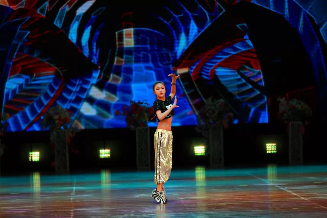 成为最闪亮的自己2019年舞动世界舞蹈大赛精彩回顾