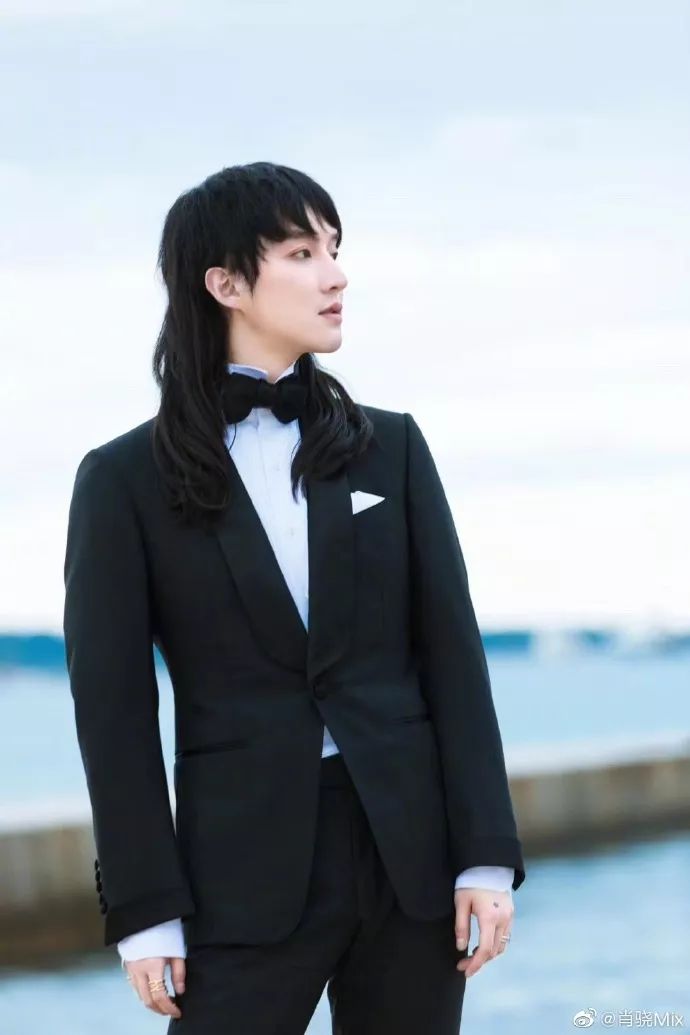 最美少奶奶肖骁首战戛纳快看他的随行包里带了啥