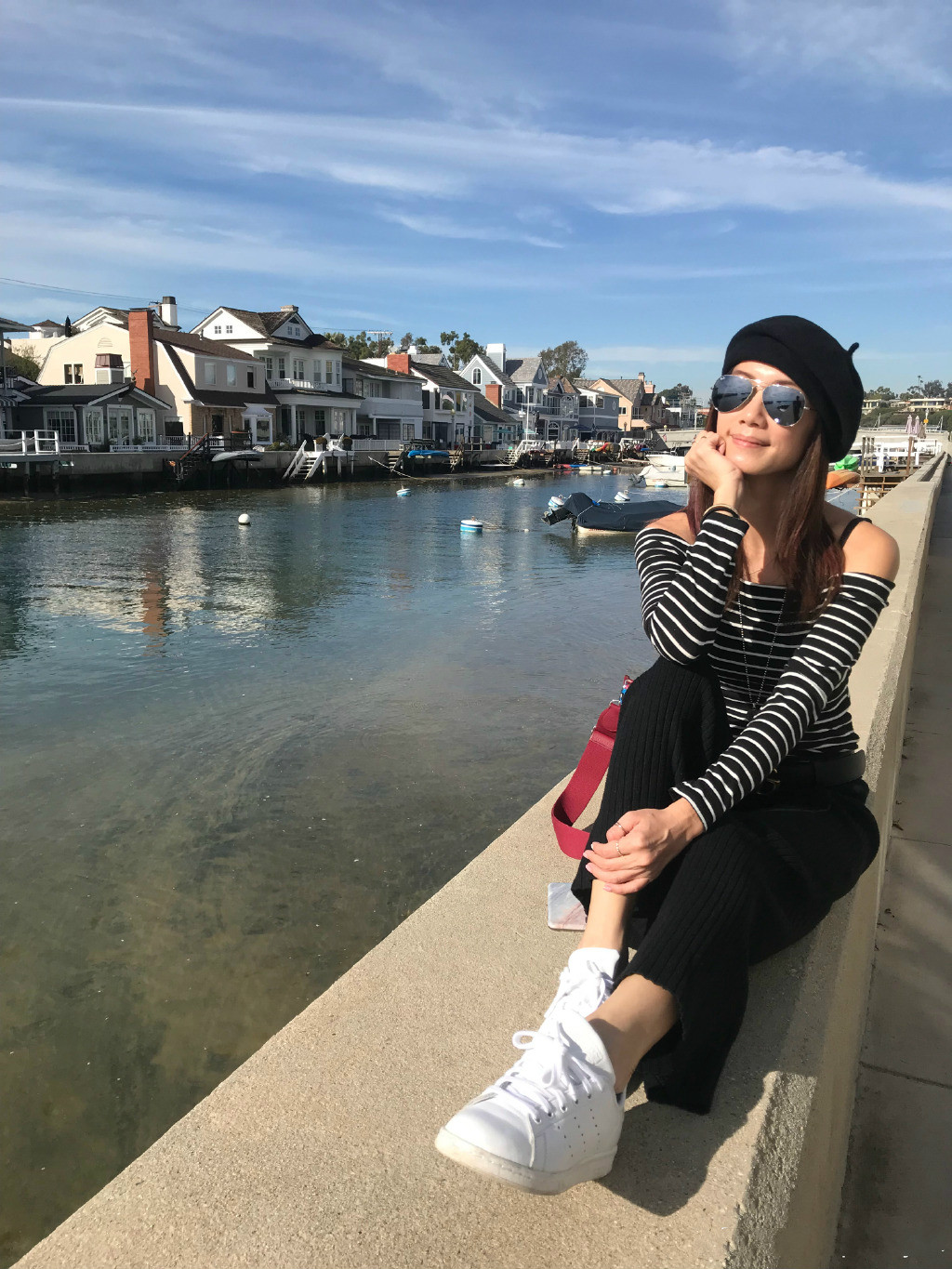 原创台湾最美面孔林韦君,抹胸衬衫配短裤气质又少女,美得不像41岁!