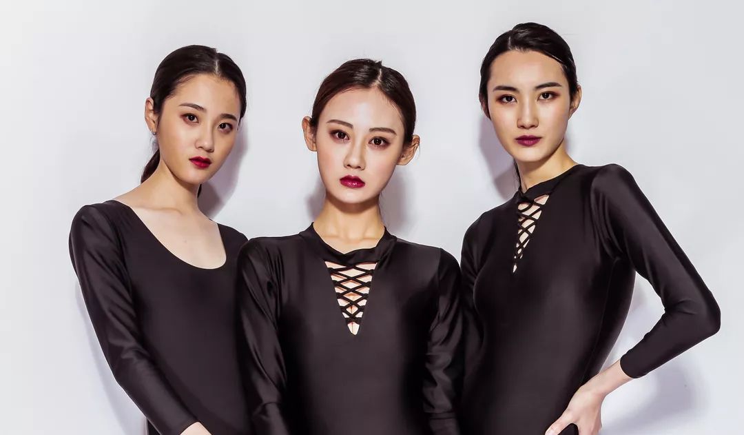 培训学校·暑期班开课最长,师资最强,环境最优为暑期学员量身打造模特