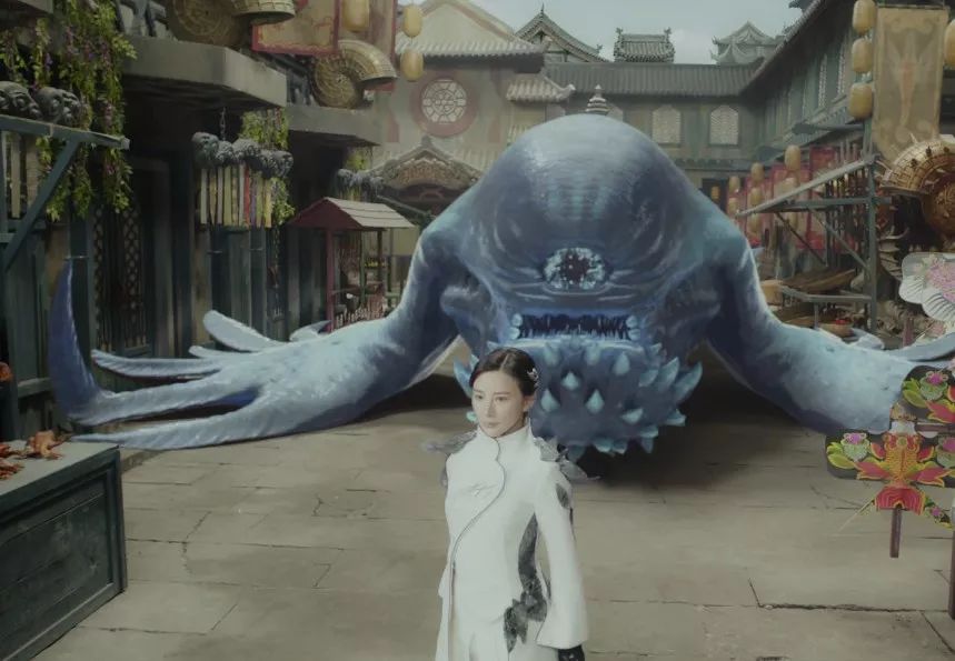 对比最惨烈的一定是麒零的灵兽苍雪之牙莫属了.