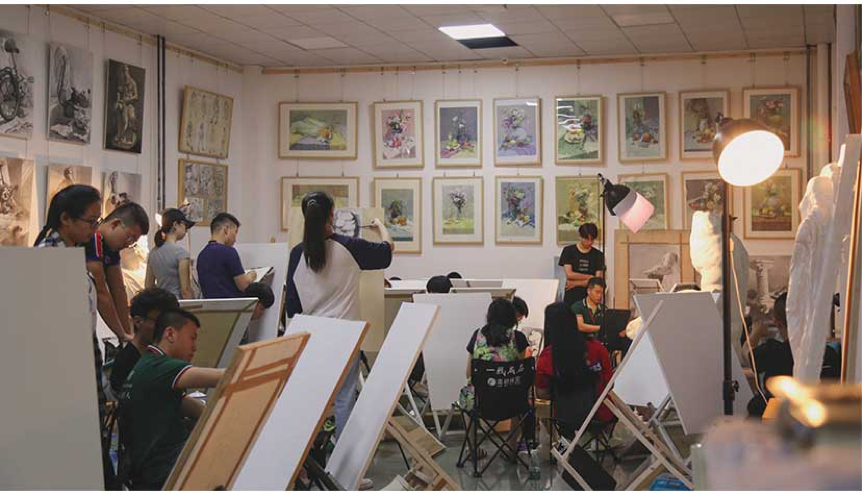 北京栾树画室核心团队毕业于清华美院和中央美院,拥有丰富的教学经验.