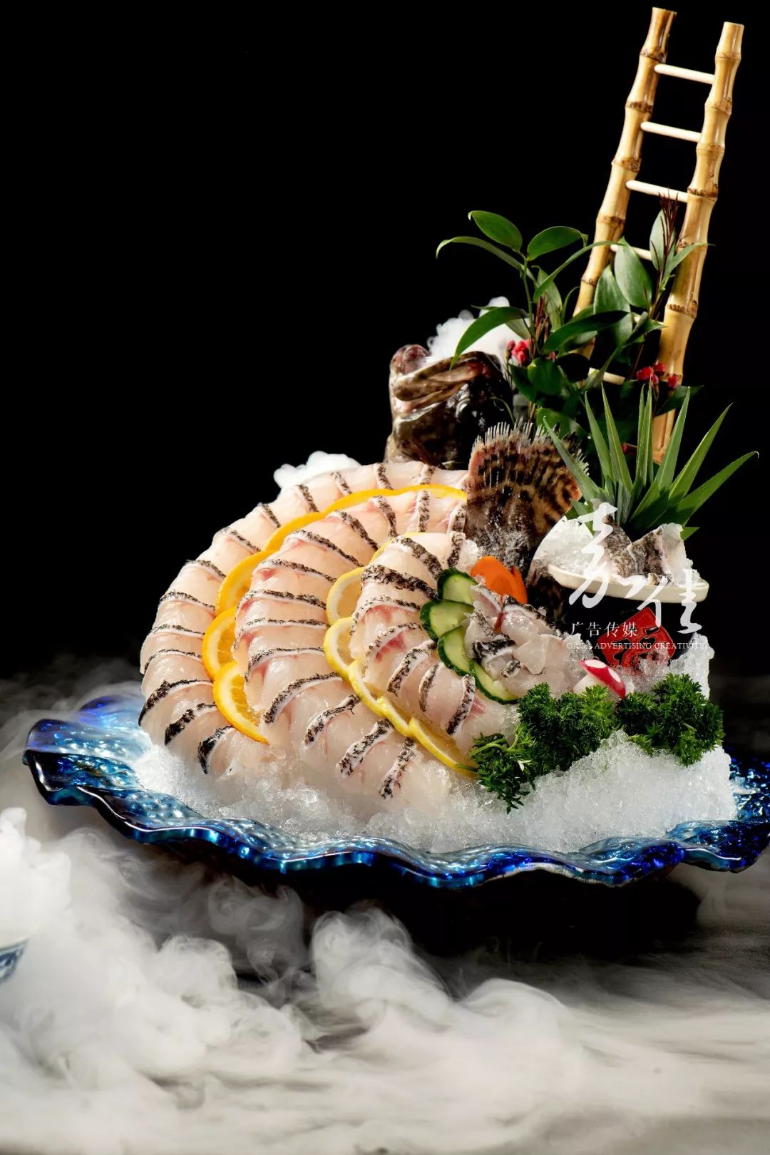 深海老虎斑龙虾刺身拼盘美国珍宝蟹手打牛筋丸云南鸡枞菌秘制金汤海鲜