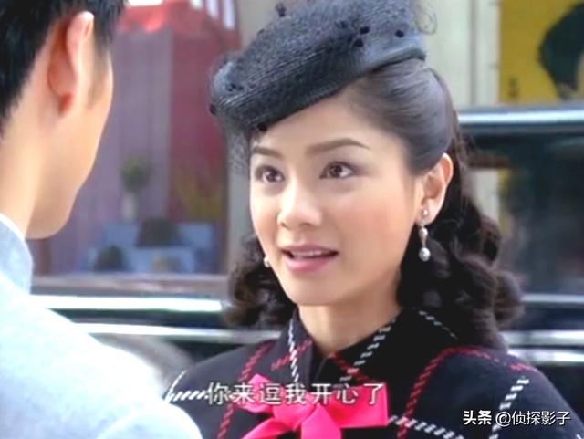 《半生缘》胡可扮演石翠芝,不仅对感情专一,对红色衣服更是执着