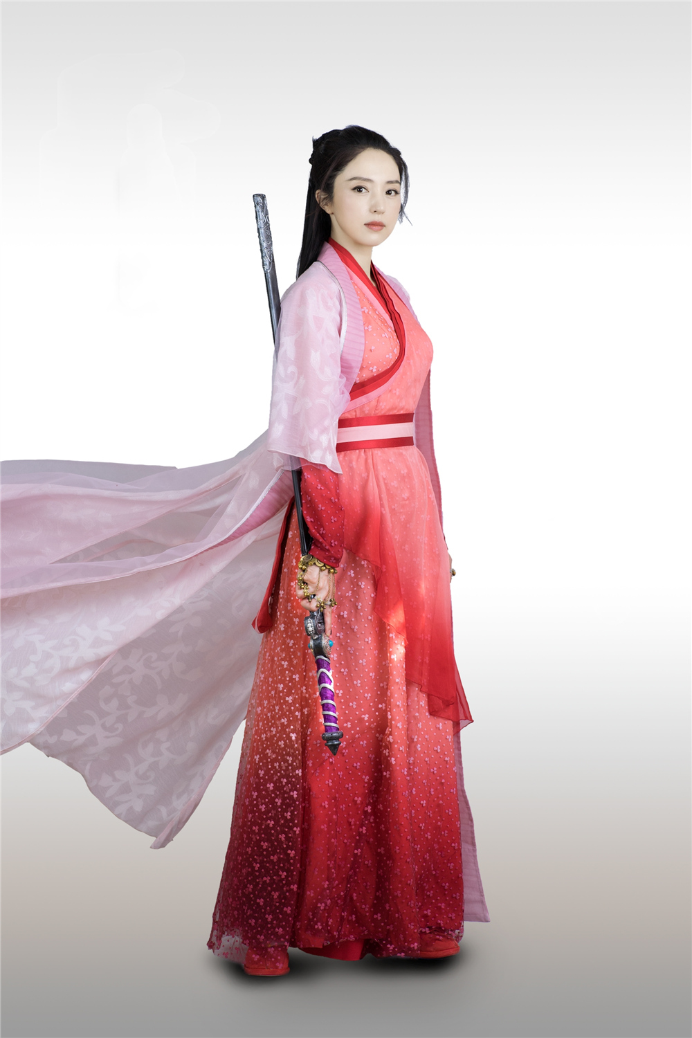 先看着拿剑指着至尊宝的经典一幕,光是一个侧面似乎都感受到了那种