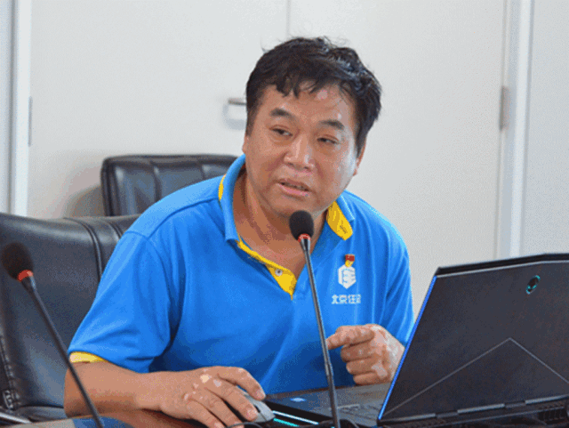 在古城南街施工现场,杨海啸强调,工程时间紧,任务重