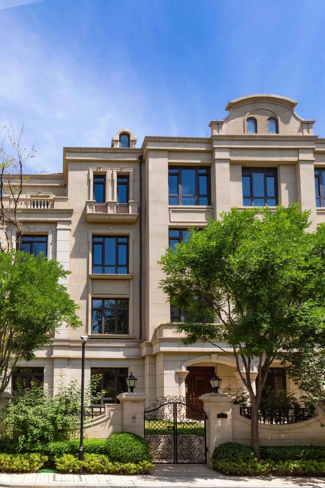 galaxyhouse大美无痕的巨幅建筑约1400㎡的独栋别墅从点点银河间漏出